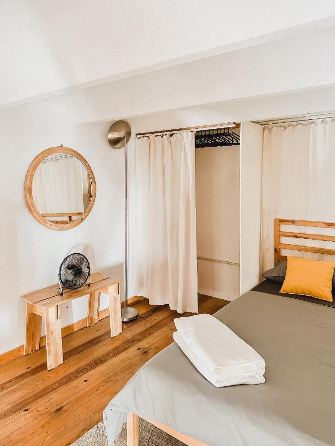 Habitacion Privada, Casa Compartida Con Pareja Private Room, Shared House With A Couple Барселона Экстерьер фото